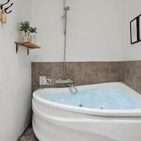 بيت للعطل 3 Bedroom Amazing In *