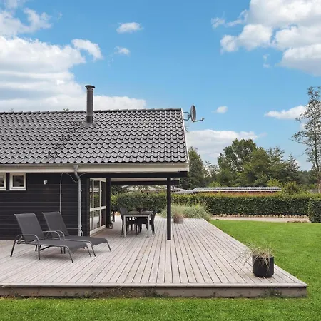 3 Bedroom Amazing In Prázdninový dům *